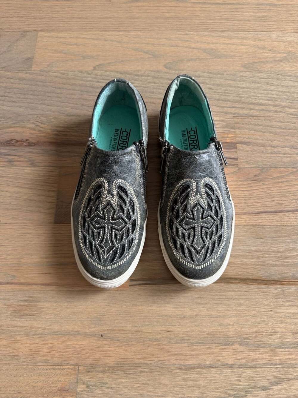 Corral Wings and Cross Gray Leather Sneaker E1552